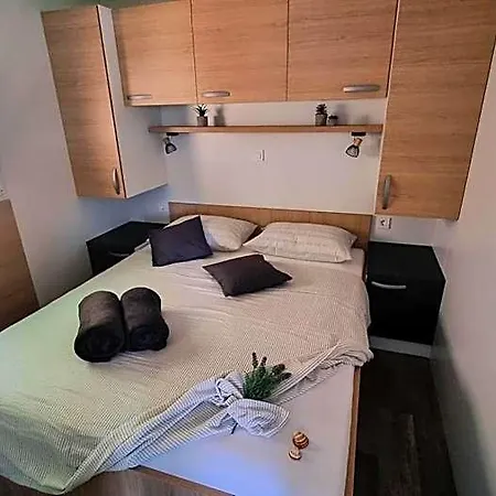 Luxury Mobile Homes *